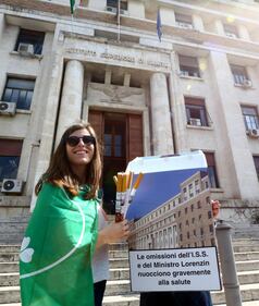 Giornata contro il tabacco: protesta hot davanti al ministero dell Salute 14