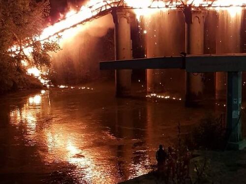 Brucia il Ponte dell'Industria: "Rogo doloso tra le baracche". Ecco tutte le denunce ignorate