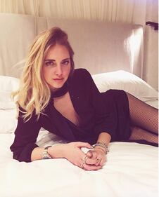 Chiara Ferragni, topless allo specchio 8