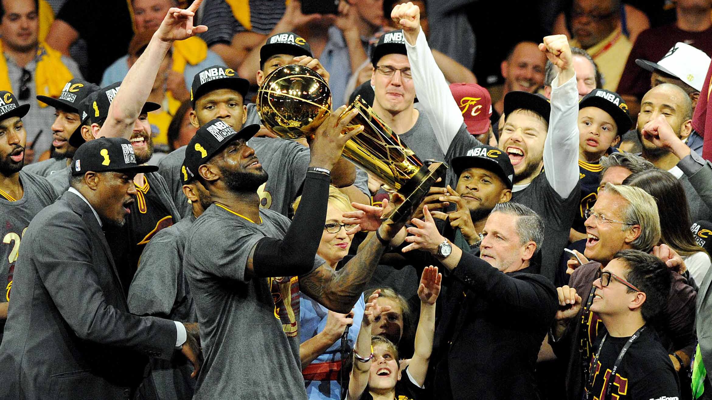 LeBron James scrive la storia. Cleveland vince il primo titolo