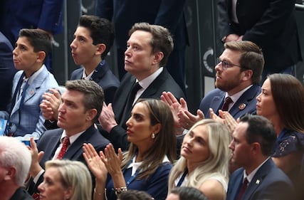 Il lungo addio a Charlie Kirk in Arizona 6