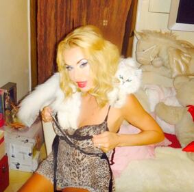 Valeria Marini: baci e foto sexy su Instagram 2