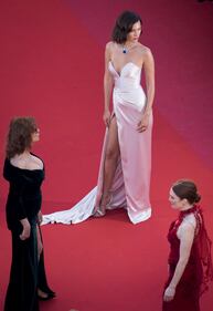 Trasparenze ed eccessi: Bella Hadid è senza rivali 8