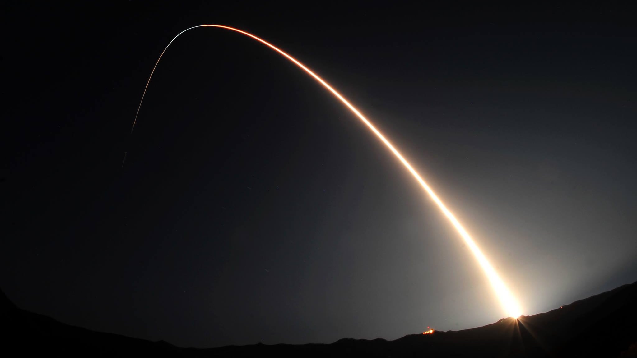 Sale la tensione tra Usa e Russia: testati missili in contemporanea