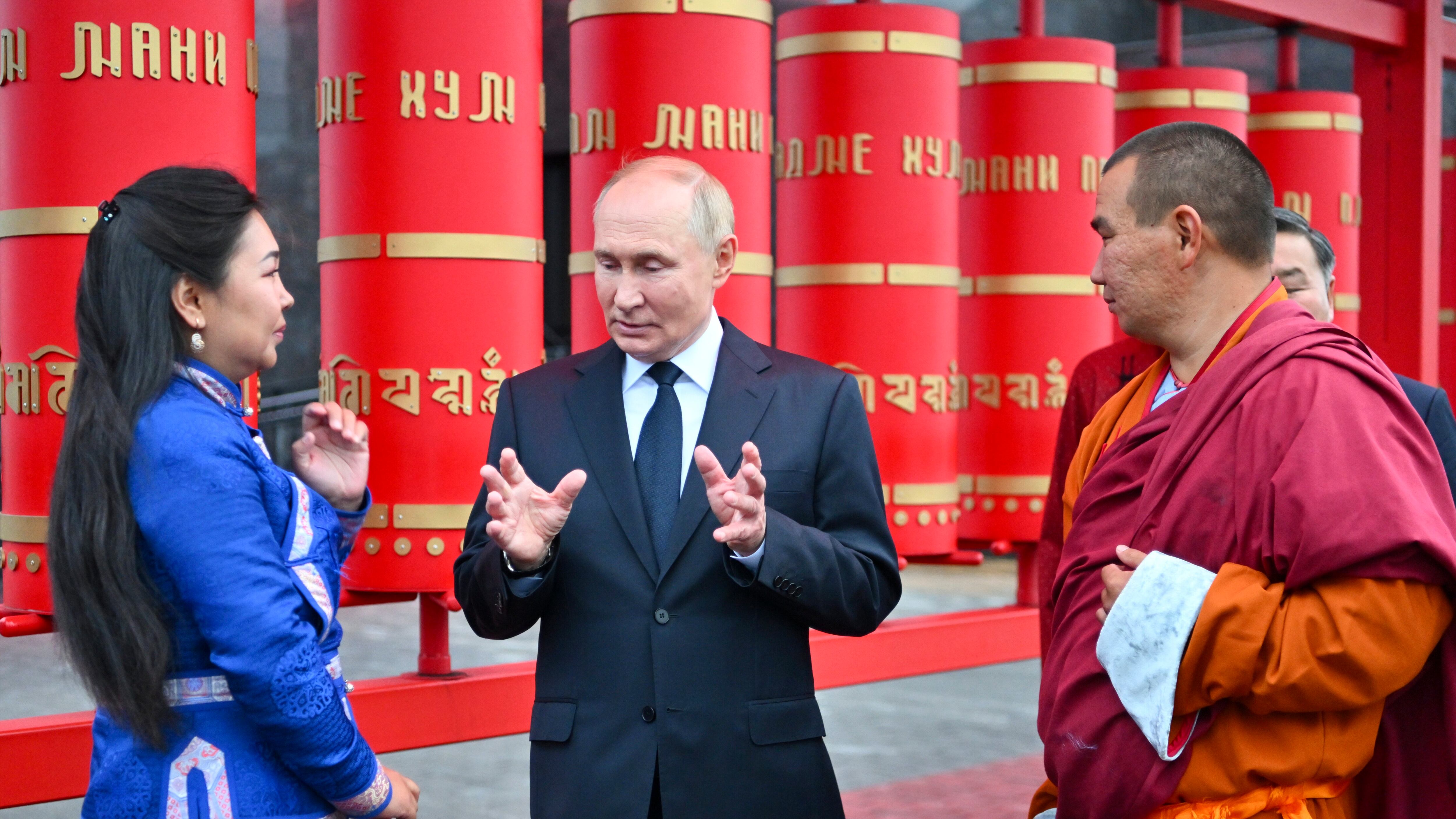 Putin in Mongolia sfida il tribunale dell'Aia. "Ci occuperemo dei banditi di Kiev a Kursk"