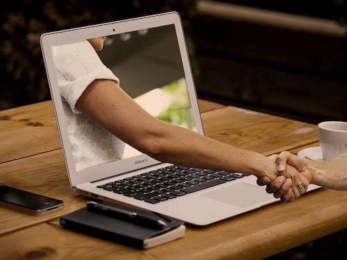 Boom di truffe romantiche in Italia. Sottratti "per amore" anche 400mila euro