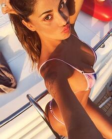 Belen Rodriguez: le foto sexy del lato b 9