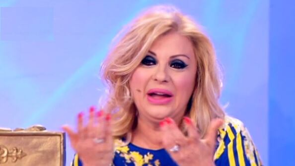 Il messaggio di Tina Cipollari preoccupa: "Le donne forti...."