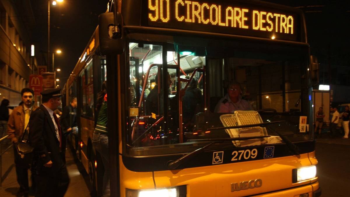 "Biglietto, prego" e lo straniero prende a testate il controllore
