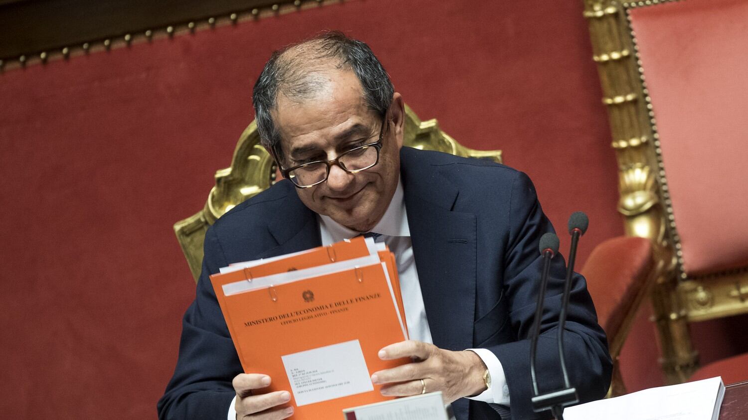 Sms di Tria: non ce la faccio più