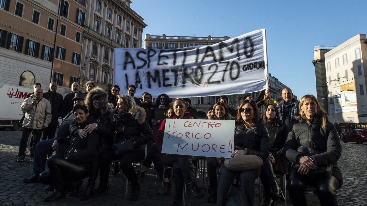 Metro Barberini, rinviata apertura: commercianti chiudono per protesta