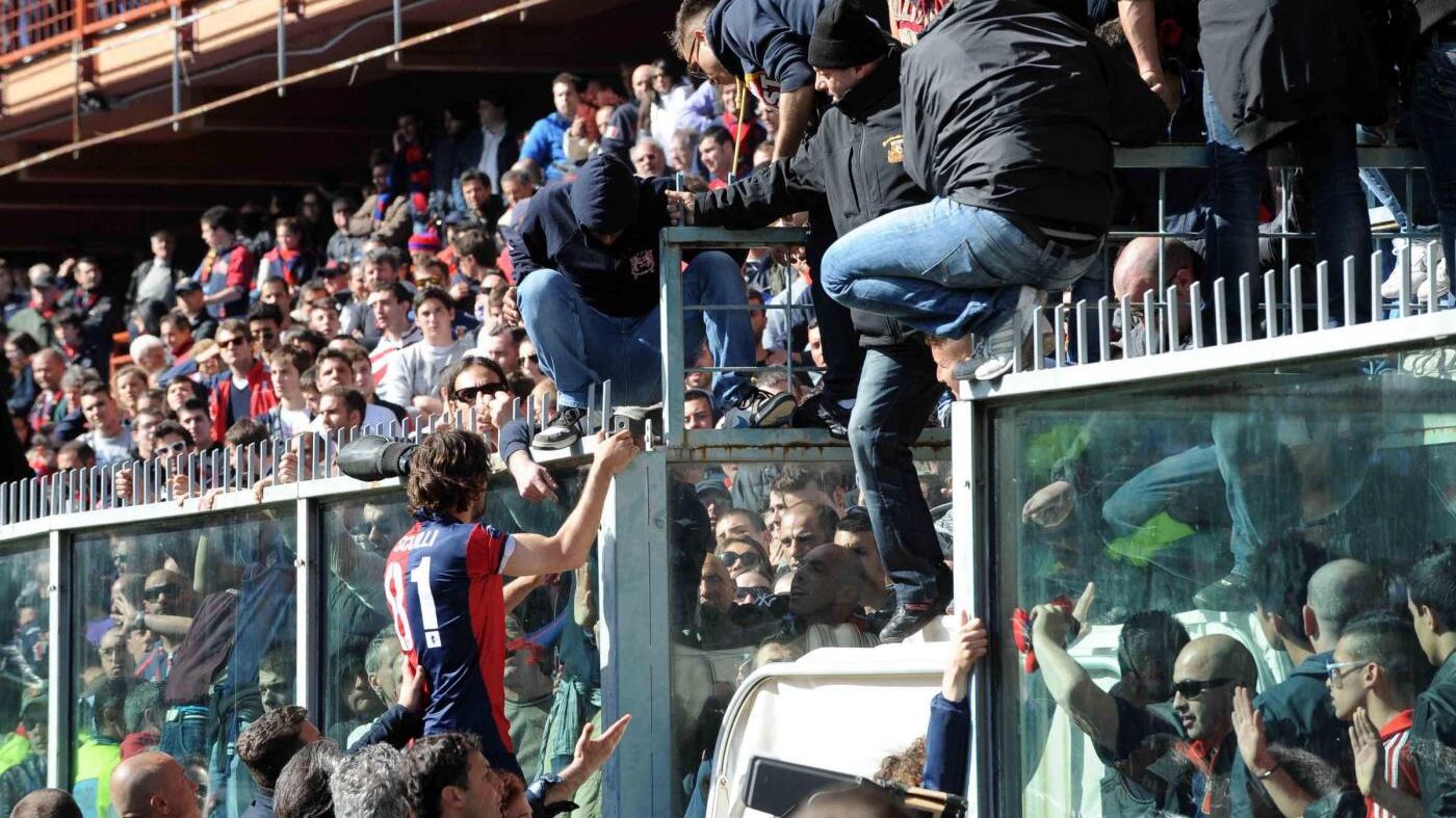 Un «super» Daspo e celle negli stadi