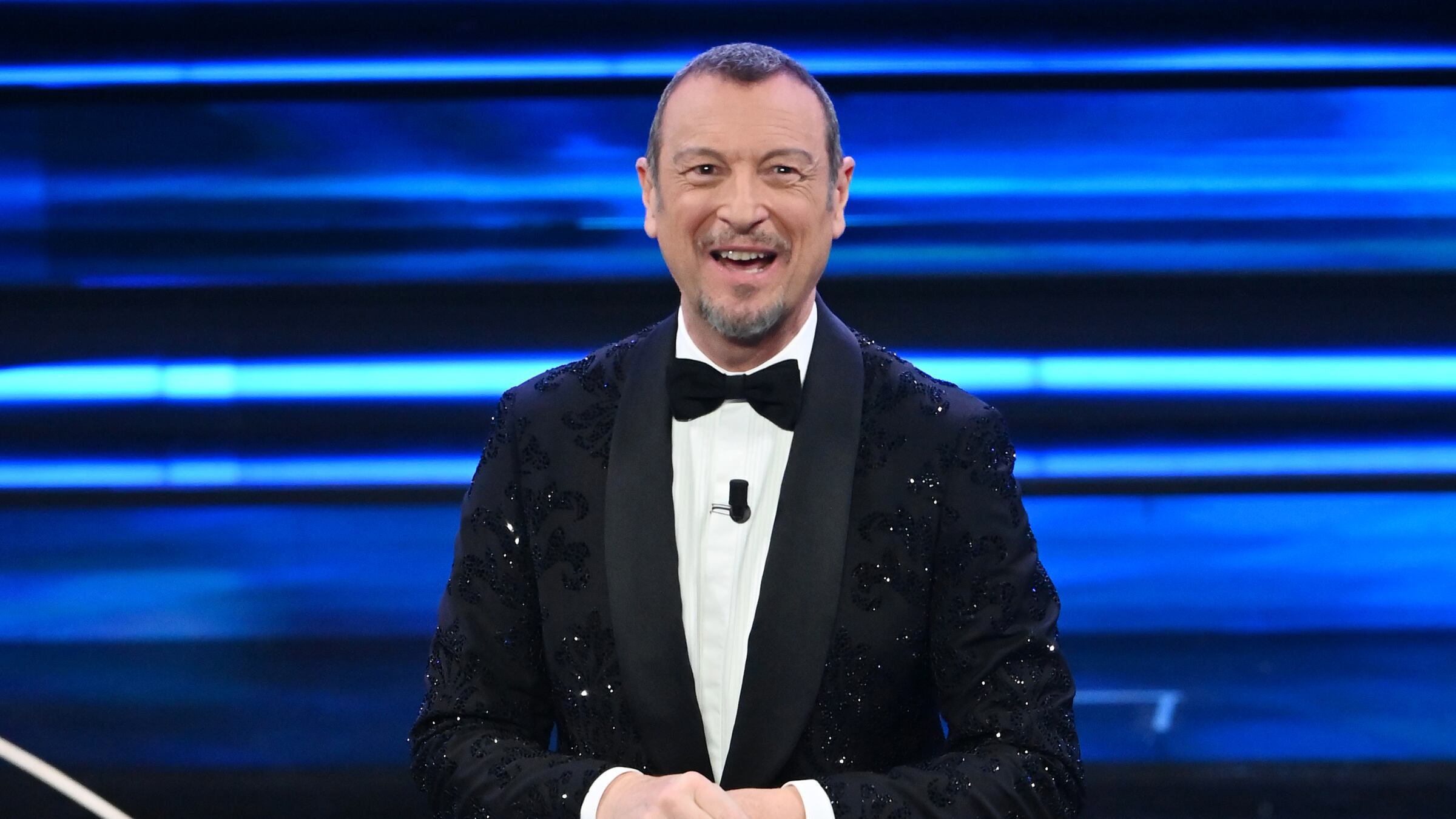 Amadeus non vuole polemiche e politica. Ma la mucca Ercolina viaggia verso il palco
