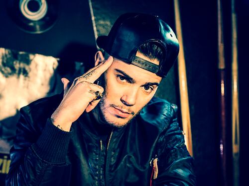 Emis Killa fuori controllo: "Le botte a Brumotti? Ma se le va a cercare"