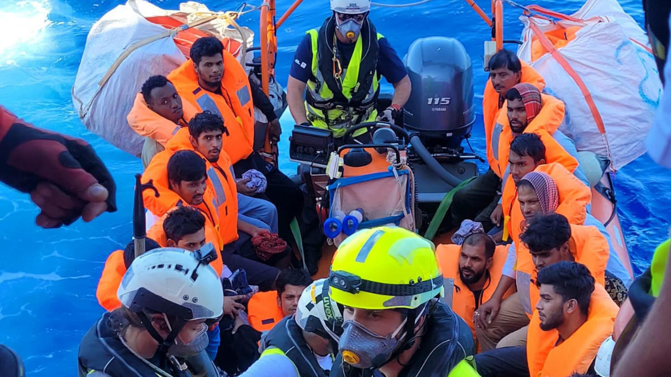 "L'Italia va aiutata": l'Ue "rivede" le sue posizioni sull'immigrazione