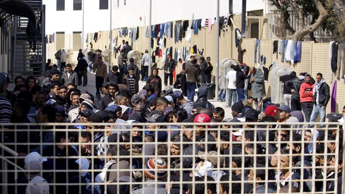 Accoglienza migranti, FdI presenta la legge "taglia-business"