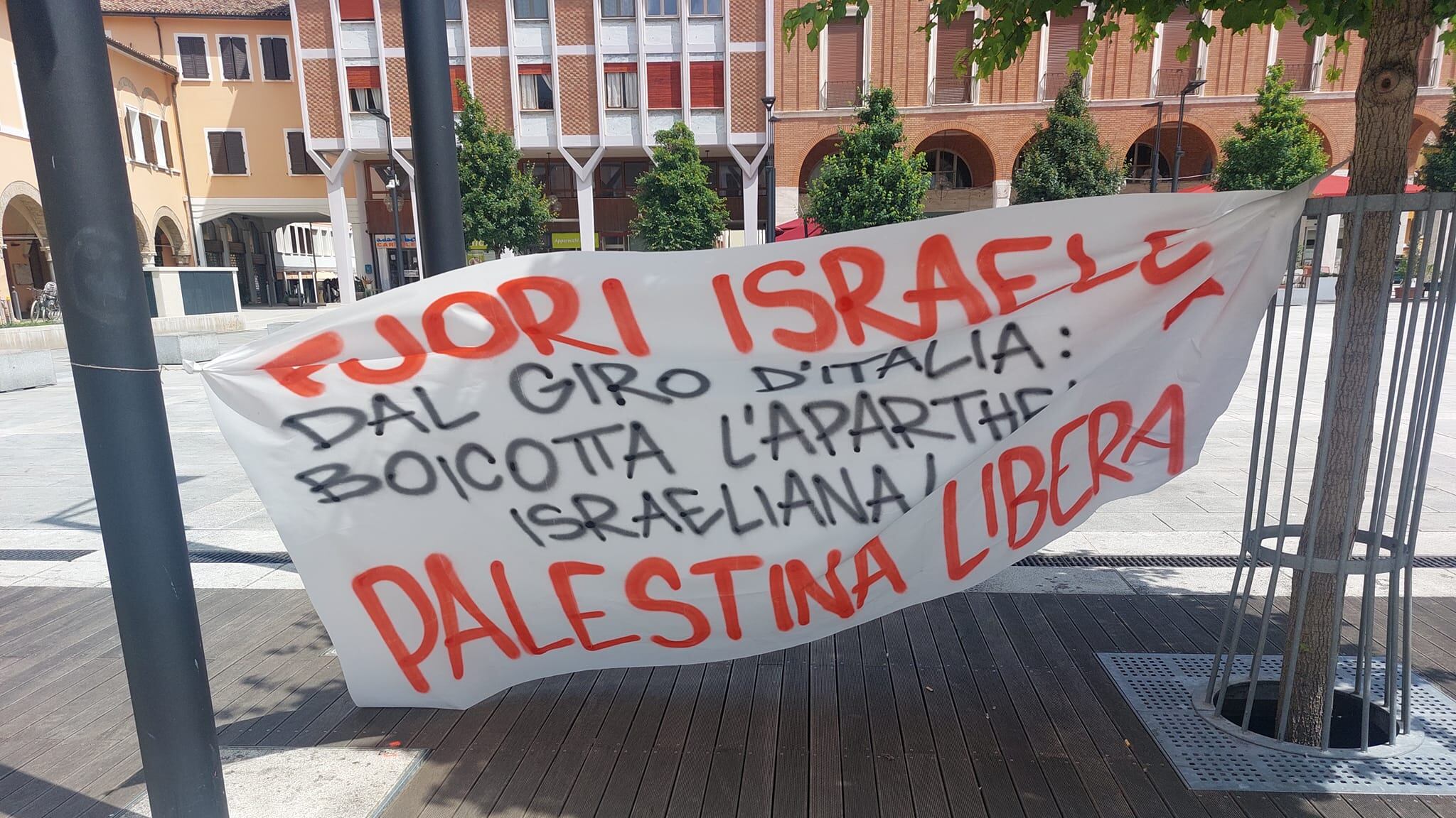 Striscione contro Israele durante il Giro d'Italia: la denuncia della Lega
