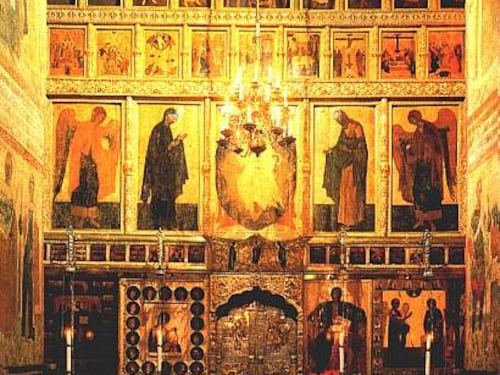 Russia, si ribella agli ordini anti-Covid e si barrica in un monastero
