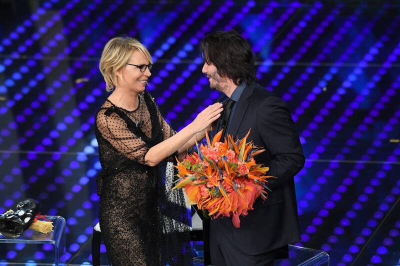 Sanremo 2017, Maria De Filippi e il bacio agli ospiti 22