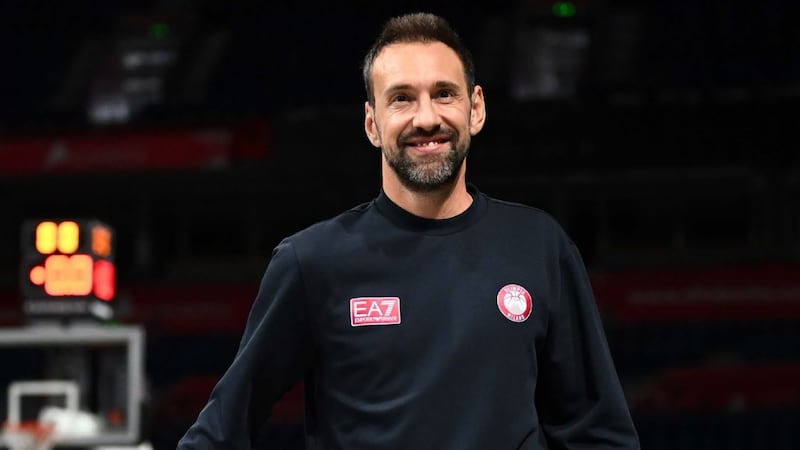 Olimpia Milano in crisi, la società al fianco di coach Poeta: “Piena Fiducia”