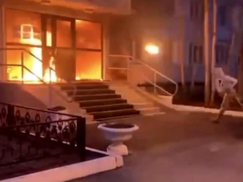Molotov contro gli uffici di reclutamento