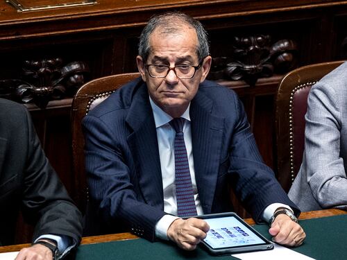 La ricetta del ministro Tria: "Possibile debito con investimenti in deficit"