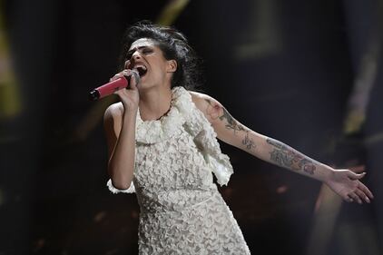 Sanremo 2018: i look sexy della seconda serata 9