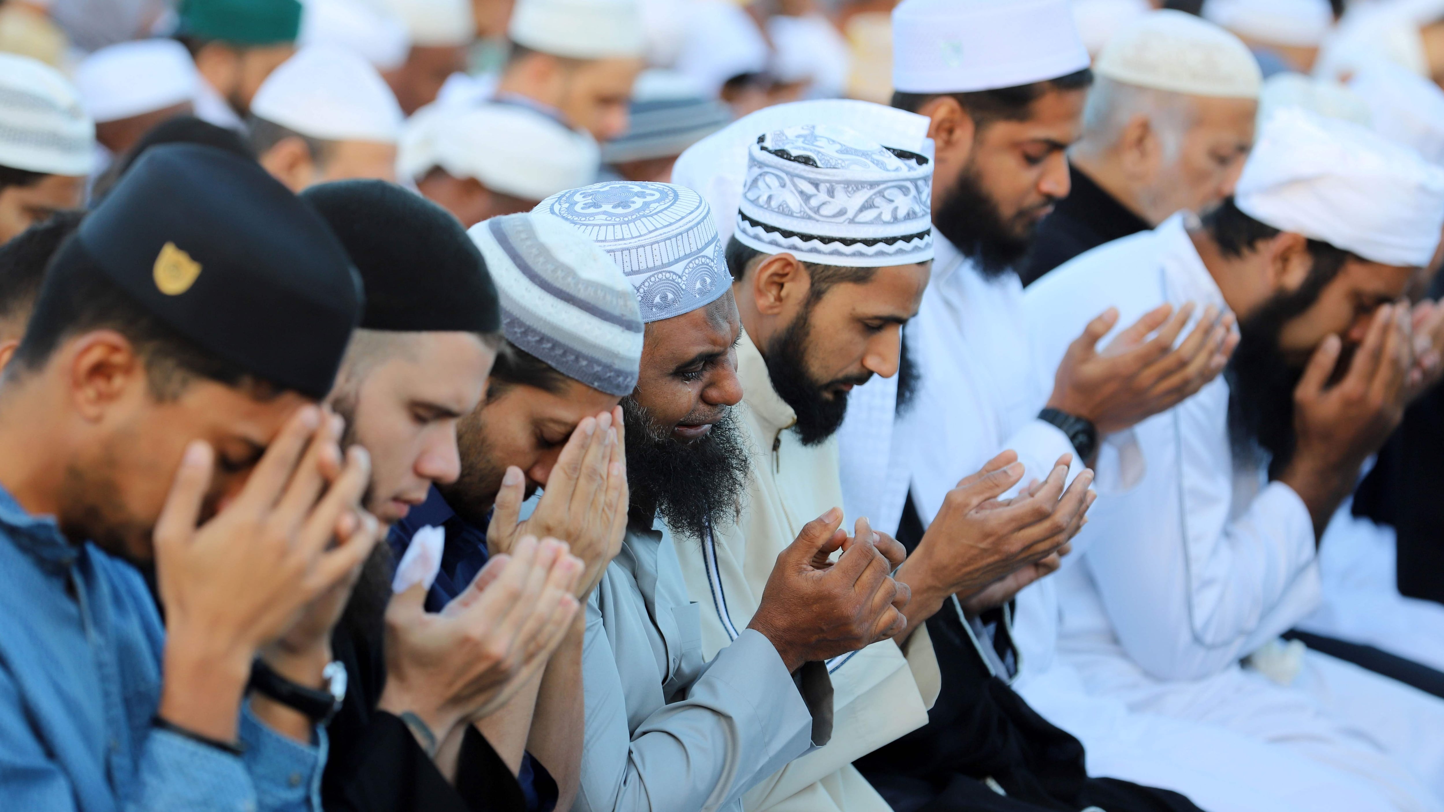 A Parigi apre la maxi moschea: ospita fino a 3mila musulmani
