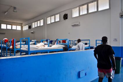 I migranti della Open Arms e della Gregoretti a Pozzallo 1