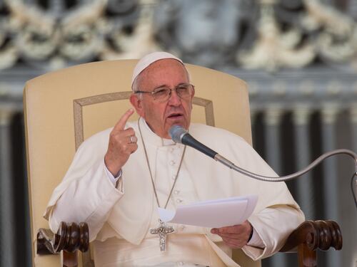 Bergoglio ai leader del mondo: "Amnistia e debito cancellato"