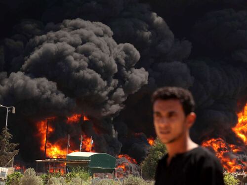 Gaza, ancora bombardamenti e razzi. L'Iran: armare i palestinesi