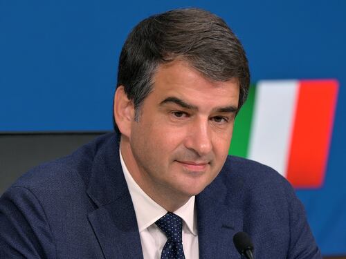 Il governo cerca la quadra sulla rata del Pnrr. Fitto: "Lavoro sulle criticità". Ma Ue in pressing