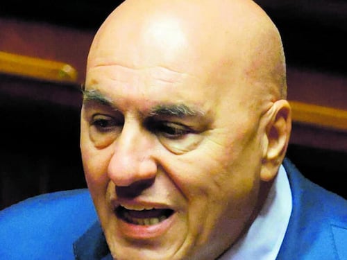 Truppe italiane in Arabia. Le opposizioni attaccano Crosetto