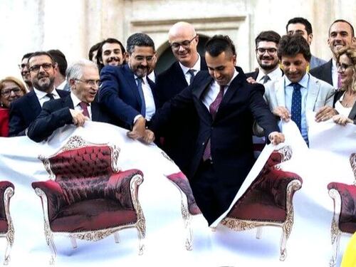 L'autogol del M5S: così il referendum farà perdere le poltrone ai grillini
