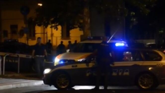 Rimini, immigrato rapina una donna col coltello. Poi aggredisce gli agenti
