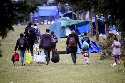Francia, sgomberato campo migranti: "Troppa violenza" 9