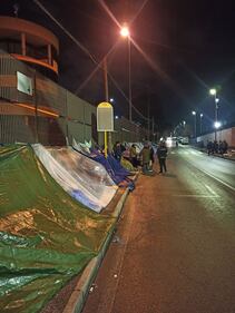 Accampamento all’ufficio immigrazione di Roma 1