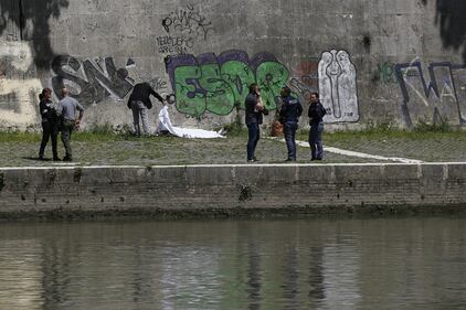 Roma, trovato il corpo di una donna sotto Ponte Sisto 1