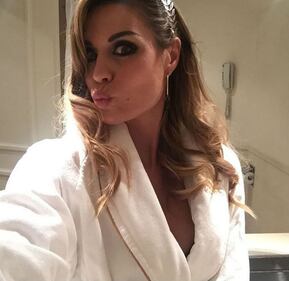 Elenoire Casalegno gioca sensualmente via Instagram 6