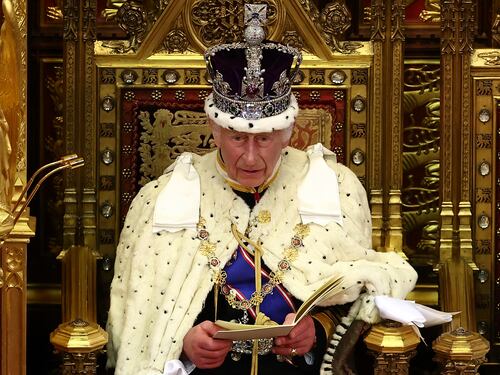 Re Carlo, oltre 85 milioni di euro per l’incoronazione: scoppia la polemica