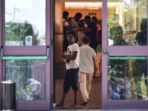 Massacrarono il mediatore culturale: 4 immigrati subito messi in libertà