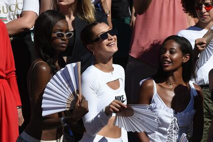 Bella Hadid sexy: la maglia mostra tutto 4