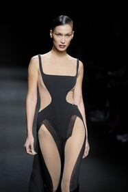 Bella Hadid sexy a Parigi 8