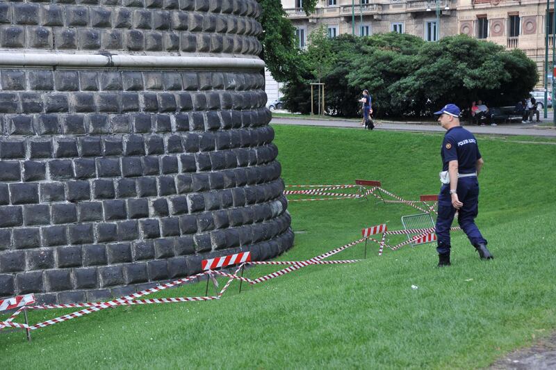 Crollano frammenti della torre: paura al Castello Sforzesco 9