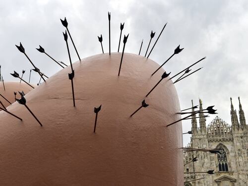 La "Maestà sofferta" arriva in piazza Duomo
