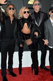 Lady Gaga in pelle ai Grammy Awards 1