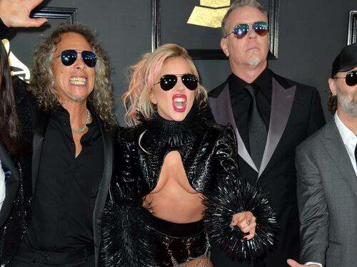 Lady Gaga in pelle ai Grammy Awards