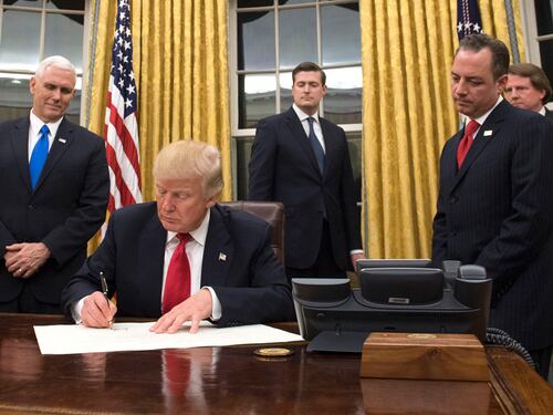 Nessuno potrebbe impedire a Trump di ordinare un attacco nucleare
