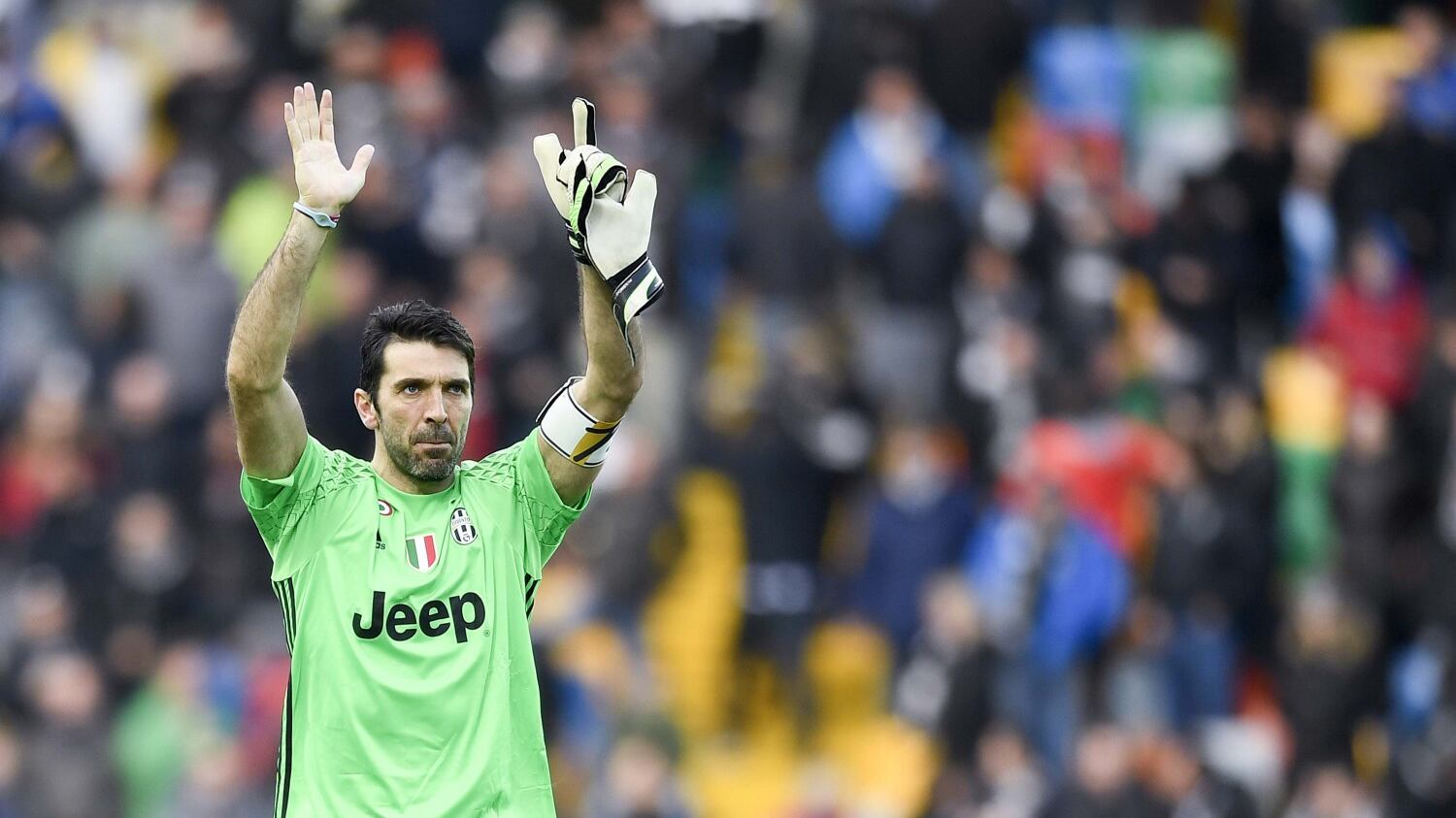 Buffon: "Volevo ritirarmi a giugno, poi Agnelli mi ha convinto di no"