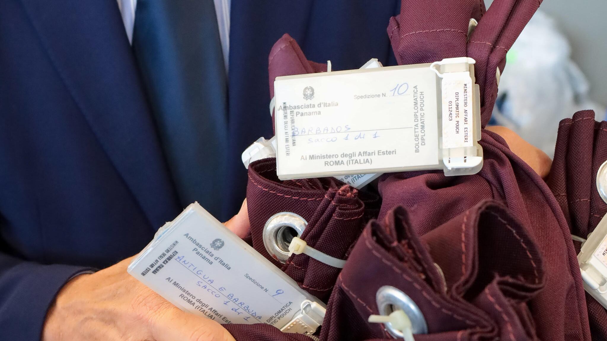 "Troppi voti dei centenari", si indaga nei seggi esteri